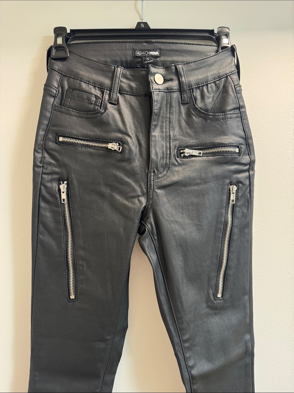 Fashion Nova Black Faux Leather Skinny Moto Jeans with Silver Zippers Women NWT